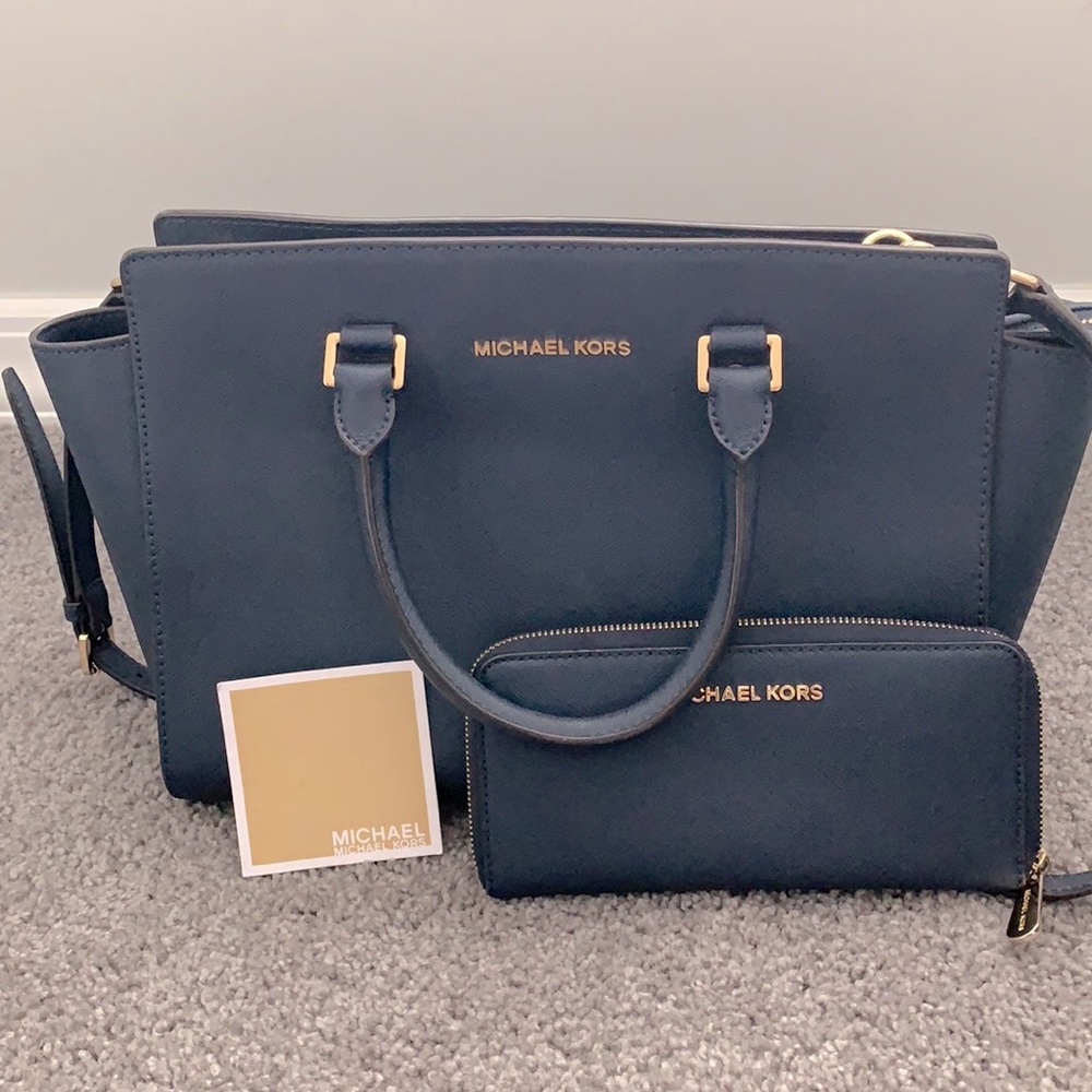 👜 Michael Kors Purse and wallet 👜
